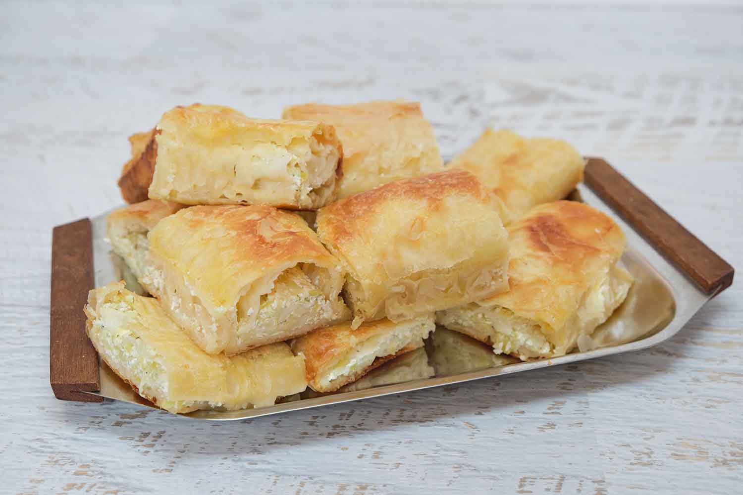 Burek sa sirom